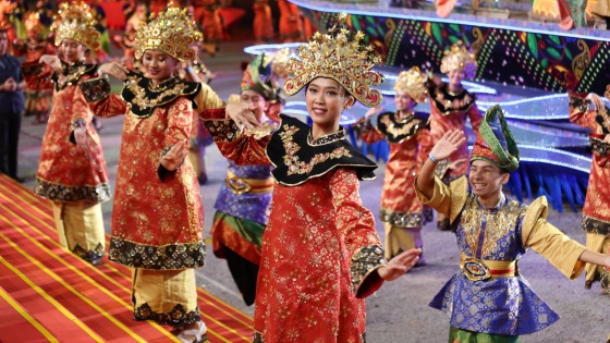 Kemeriahan Parade Budaya di Jalan-Jalan Singapura